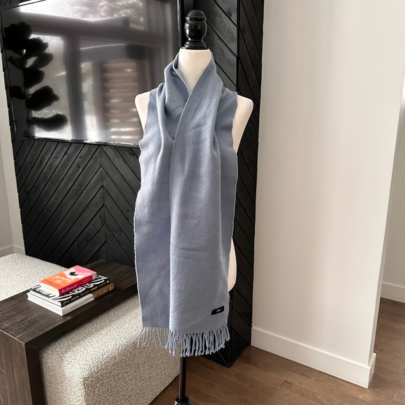 HUGO BOSS authentic Italian cashmere scarf with embroidered logo - Picture 3 of 8